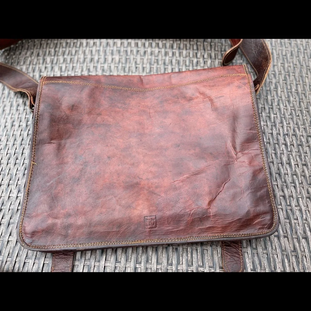 Vintage leather satchel from India - Picture 2 of 12